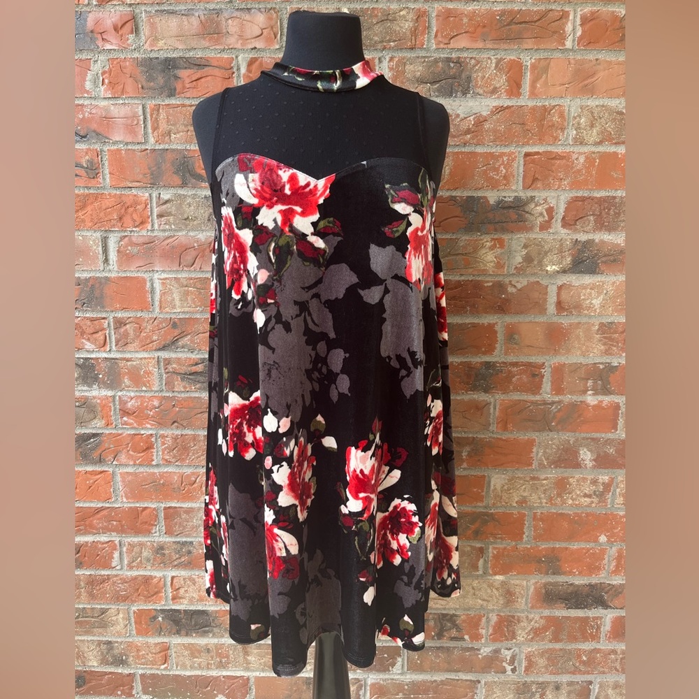 🌹🎉Host Pick 🎉 Velvet Rose Swing Dress with Mesh Detailing